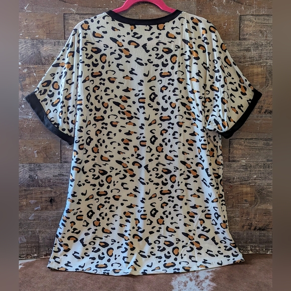 NWT Sunshine & Rodeo Cuffed Sleeve Bling & Leopard Color Block Tee - Picture 12 of 13